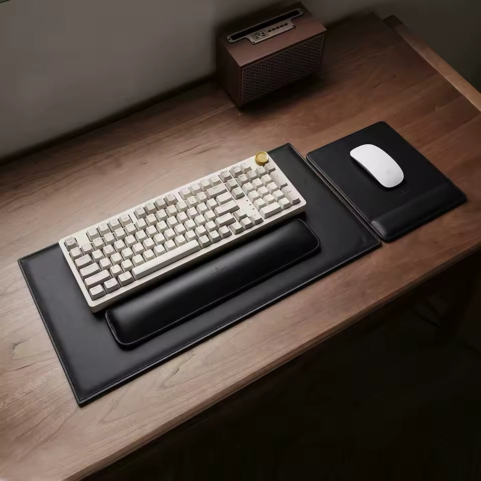 Tapis de Bureau en Cuir Cirhide Première Couche – Repose-Poignet & Protection Clavier Haut de Gamme pour le Professionnel