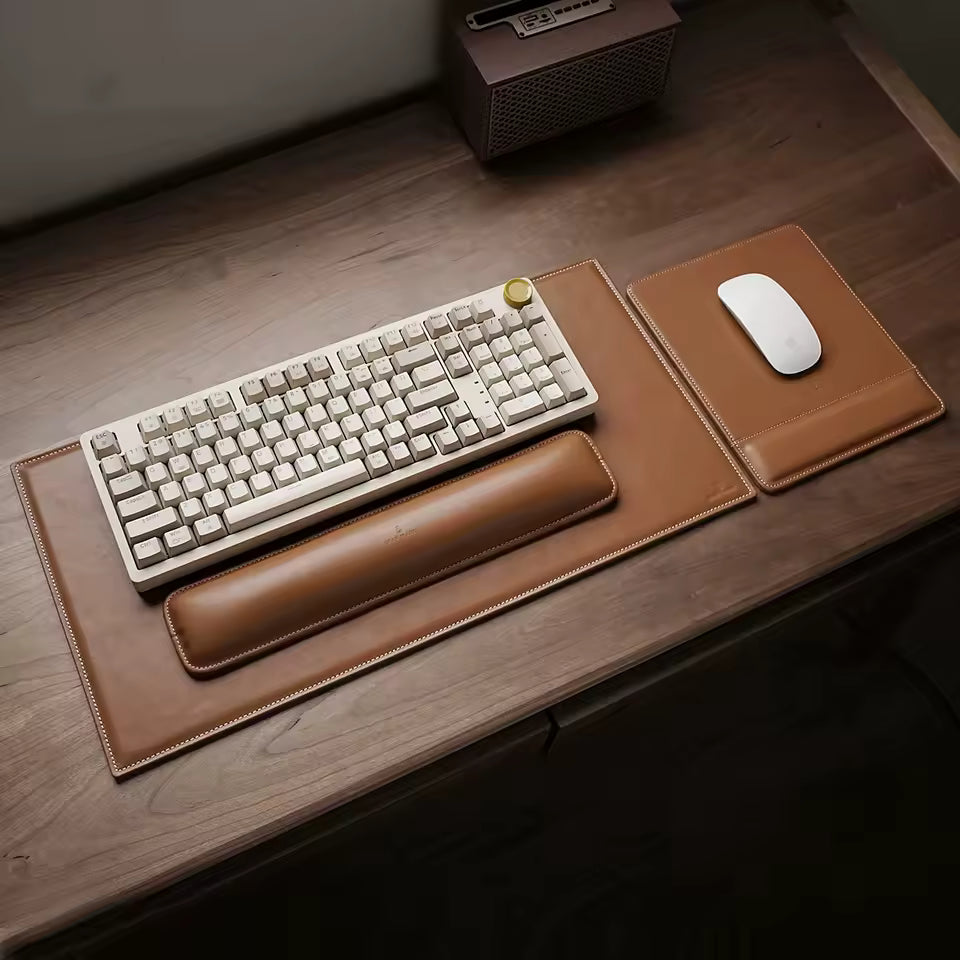 Tapis de Bureau en Cuir Cirhide Première Couche – Repose-Poignet & Protection Clavier Haut de Gamme pour le Professionnel